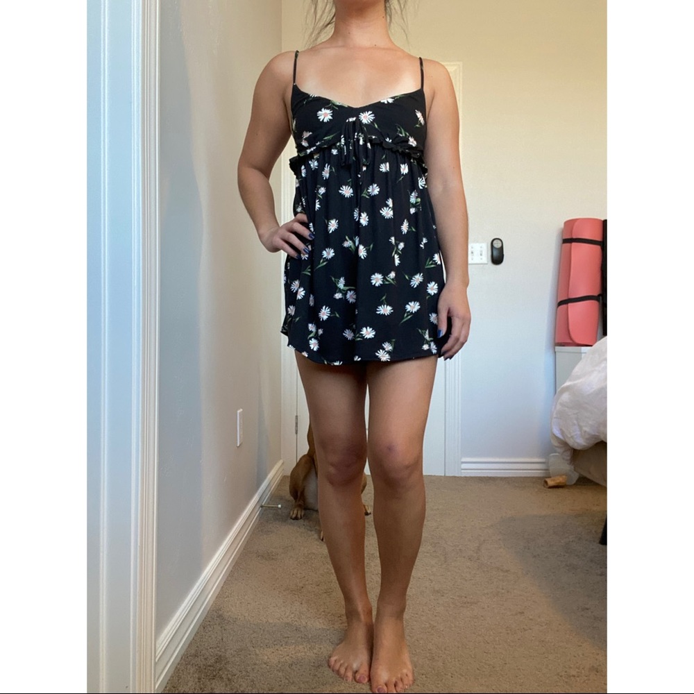 Tilly’s Sky & Sparrow black floral romper (small)